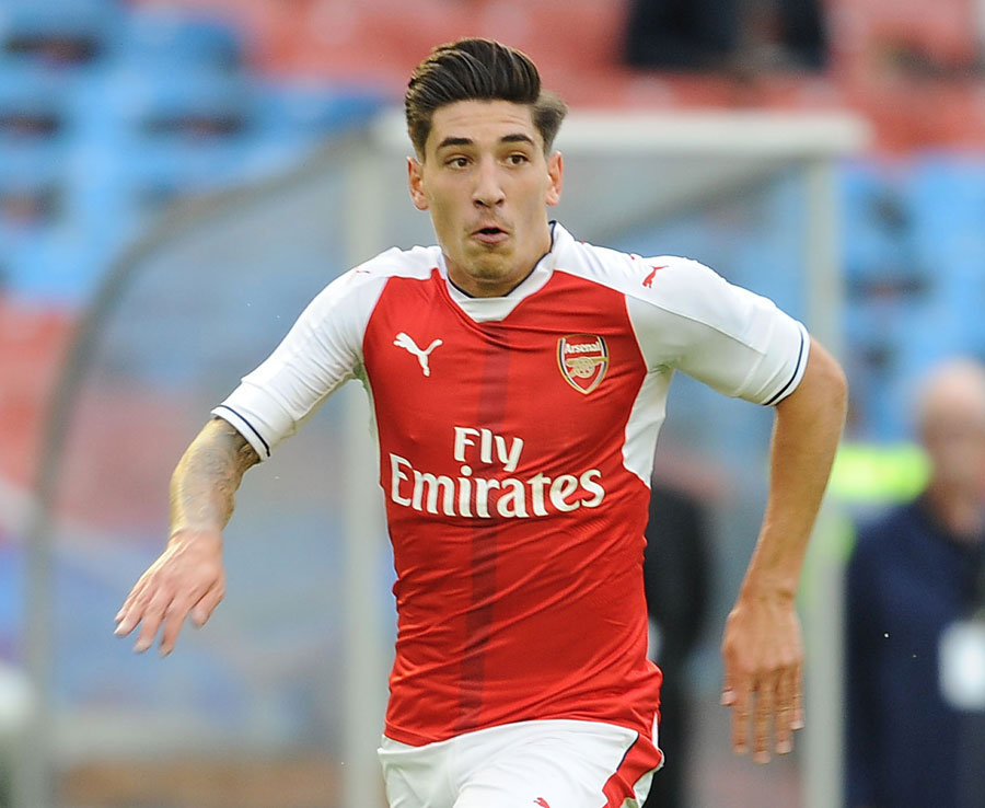 20. Hector Bellerin - Tỷ lệ giữ sạch lưới: 38,2 % - Sao trẻ người Tây Ban Nha đang gây nên rất nhiều lùm xùm về vụ chuyển nhượng sang Barca. Chưa rõ thực hư ra sao, nhưng Bellerin được đánh giá là một trong những trụ cột của Tây Ban Nha trong tương lai. Anh vừa cùng U21 Tây Ban Nha giành ngôi á quân tại giải U21 châu Âu. Ảnh: Daily Star.