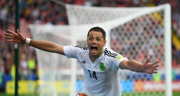 Chicharito giúp Mexico có bàn mở tỷ số từ pha căng ngang của mình.