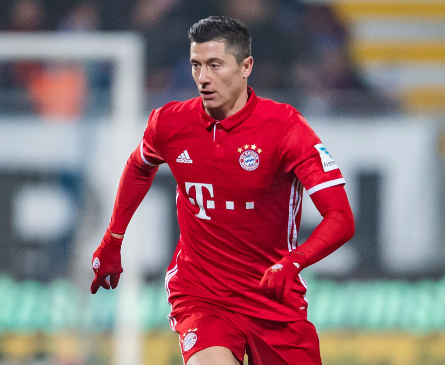 5. Robert Lewandowski (Bayern Munich) - 12.000 người ủng hộ, 4.600 không ủng hộ. Ảnh: Daily Star.
