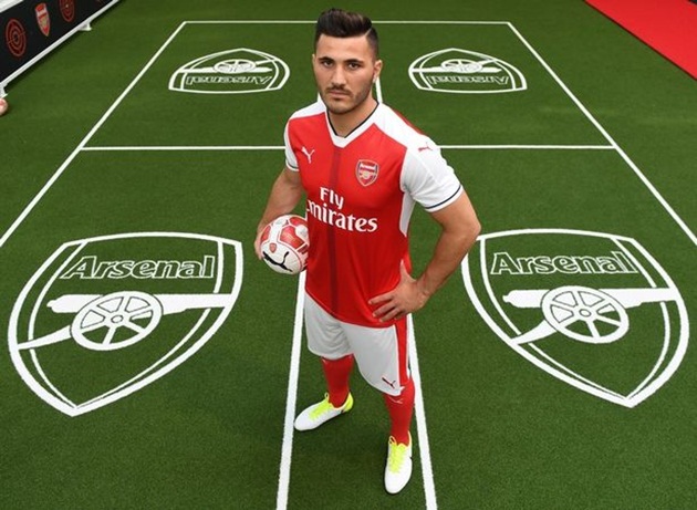 Hậu vệ trái: Sead Kolasinac (đến Arsenal): miễn phí.