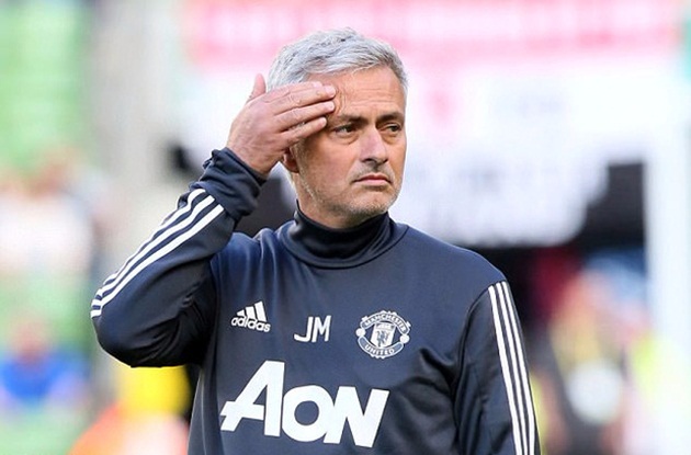 Mourinho nhanh chóng khai thác điểm yếu tâm lý từ đối thủ.