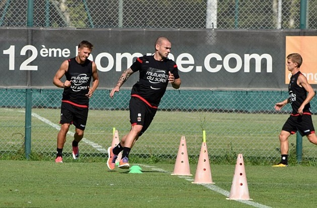 Tiền vệ người Hà Lan đã quyết định rời Galatasaray sau 4 năm gắn bó. Ảnh: Daily Mail.