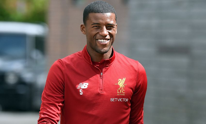 Wijnaldum cười rất tươi khi tiến vào sân tập. Ảnh: Liverpool.