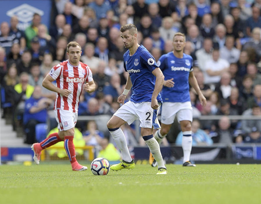 8. Everton - Chuyền thành công 392 lần. Ảnh: Express.