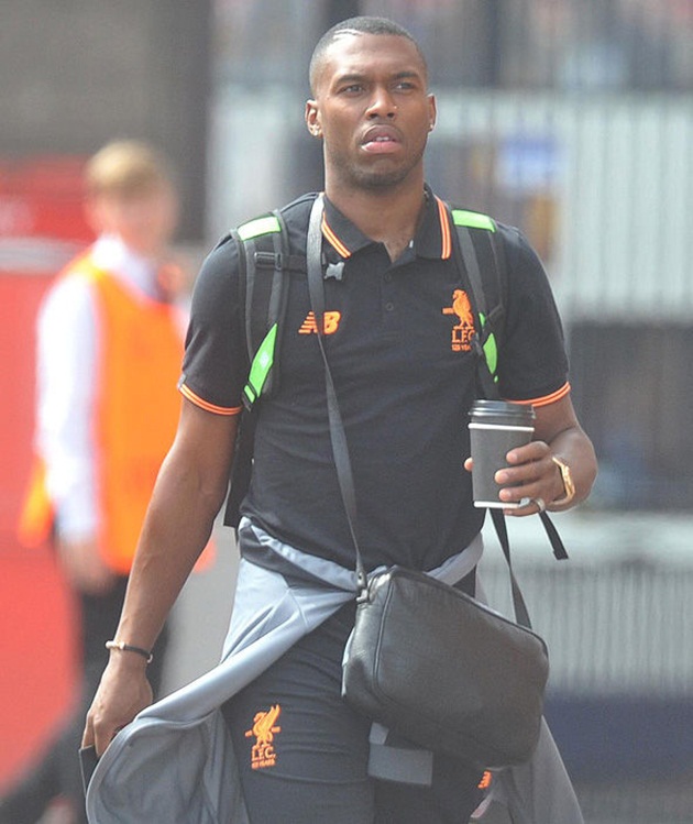 Daniel Sturridge trầm tư khi đến sân, hiện tương lai của anh vẫn là một dấu hỏi lớn. Ảnh: Express.