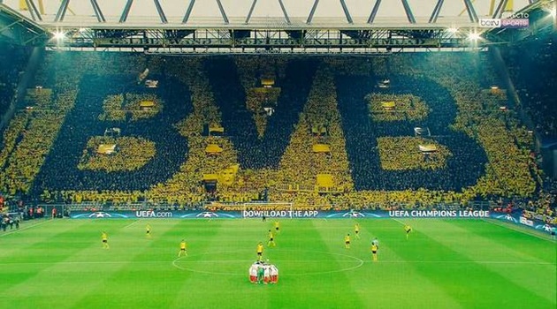 Không khí cuồng nhiệt thường thấy ở Signal Iduna Park.