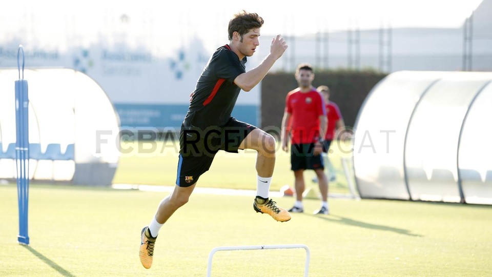 Sergi Roberto nỗ lực tập luyện, anh không được gọi vào đội tuyển Tây Ban Nha lần này. Ảnh: Barcelona.