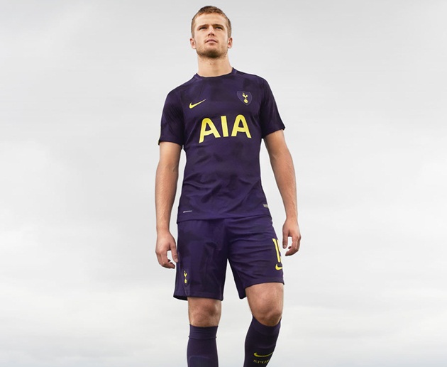 Bộ áo đấu này có vẻ rất hợp với Dier, trông anh không khác gì người mẫu chuyên nghiệp.