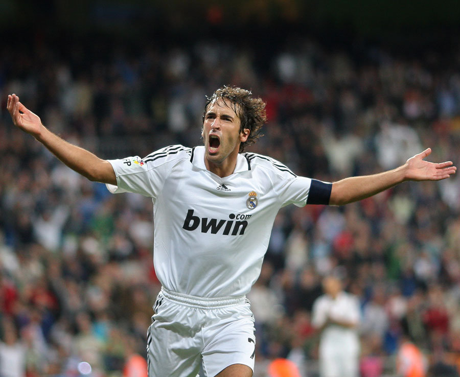 3. Raul Gonzalez (Real Madrid, Schalke) - 76 bàn. Ảnh: Daily Star.