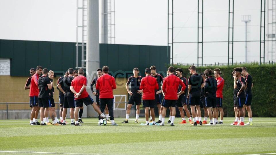 Tất cả những cầu thủ trẻ được gọi lên đều hoàn thành tốt buổi tập.