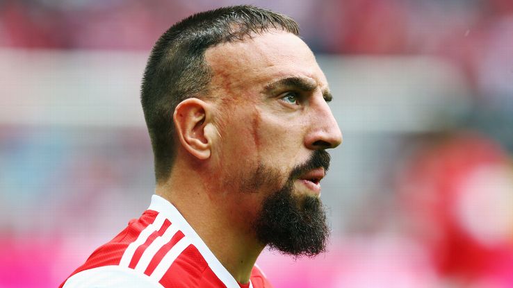Ribery nghỉ thi đấu dài hạn vì chấn thương đầu gối.