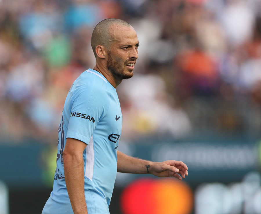 1. David Silva (Manchester City) - 6 lần - Silva thi đấu tổng cộng cho Man City 9 trận mùa này và kiến tạo đến 8 lần, trong đó có 6 lần ở Ngoại hạng Anh. Đặc biệt ở 2 trận thắng liên tiếp trước Watford (6-0) và Crystal Palace (5-0), mỗi trận Silva đều kiến tạo 2 lần. Ảnh: Daily Star.