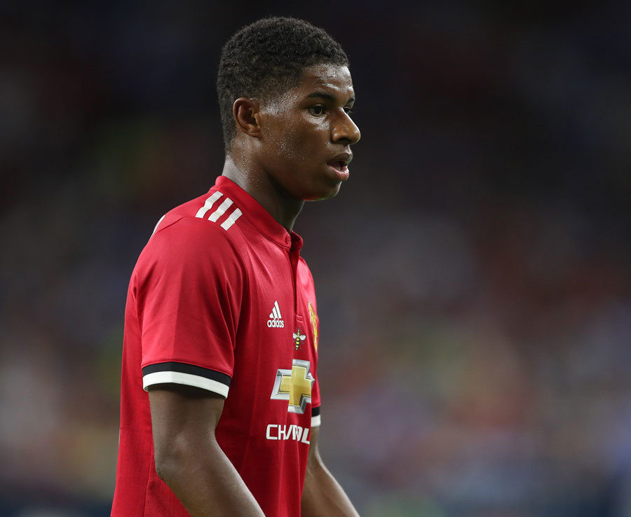 7. Marcus Rashford (Manchester United) - 3 lần - Rashford đang thi đấu ngày càng tiến bộ ở M.U, trong 10 lần ra sân ở mùa này, anh ghi tới 5 bàn và kiến tạo 3 lần. Trong trận đấu gần nhất ở M.U, Rashford kiến tạo 2 lần giúp đội bóng đánh bại Crystal Palace. Ảnh: Daily Star.