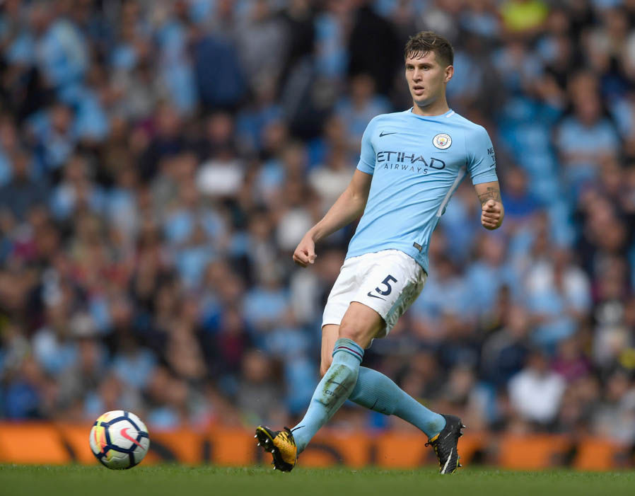 John Stones - Từ 76,9 triệu euro tăng lên 85,7 triệu euro. Chơi quá ổn từ đầu mùa và số lỗi ngớ ngẩn so với giai đoạn đầu mùa trước đã giảm đáng kể.
