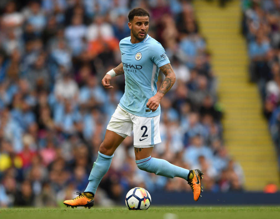 Kyle Walker - Từ 59,5 triệu euro tăng lên 66,3 triệu euro. Walker đã hòa nhập rất tốt trong lối chơi của Man City và gần như không thể vắng mặt. Với việc Mendy dính chấn thương, trách nhiệm dâng cao hỗ trợ tấn công bên cánh phải của Walker sẽ càng nặng nề hơn.