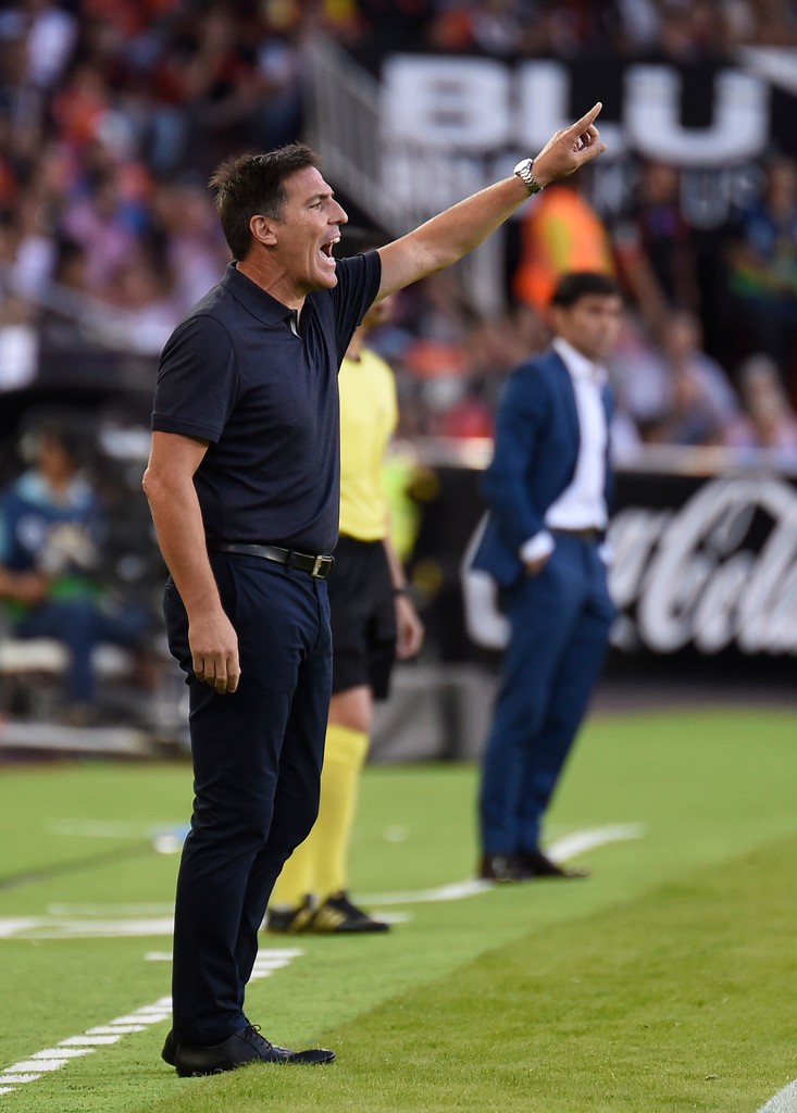 Trong khi HLV người Argentina, Eduardo Berizzo thì hết lời đốc thúc Sevilla cố gắng tìm bàn gỡ.