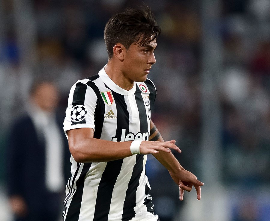 5. Paulo Dybala (Juventus và Argentina) - Cùng Juventus vô địch quốc nội và đến trận chung kết Champions League, Dybala nổi lên như một cái tên đẳng cấp tiếp theo của Argentina lẫn bóng đá châu Âu ở vị trí tiền đạo cánh. Không những vậy, lối chơi của anh cũng rất tương đồng với Lionel Messi.