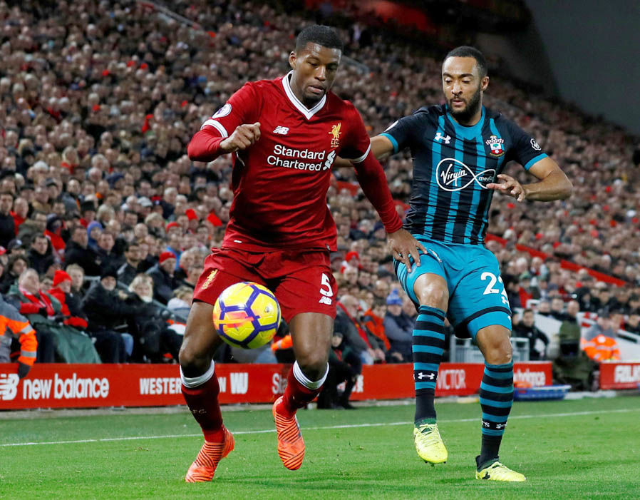 Tiền vệ trung tâm: Giorginio Wijnaldum. Đây cũng là gương mặt quen thuộc ở hàng tiền vệ Liverpool. Phải chạm trán một đối thủ khó chịu như Sevilla, sự chắc chắn của Wijnaldum là điều mà Liverpool rất cần thiết.