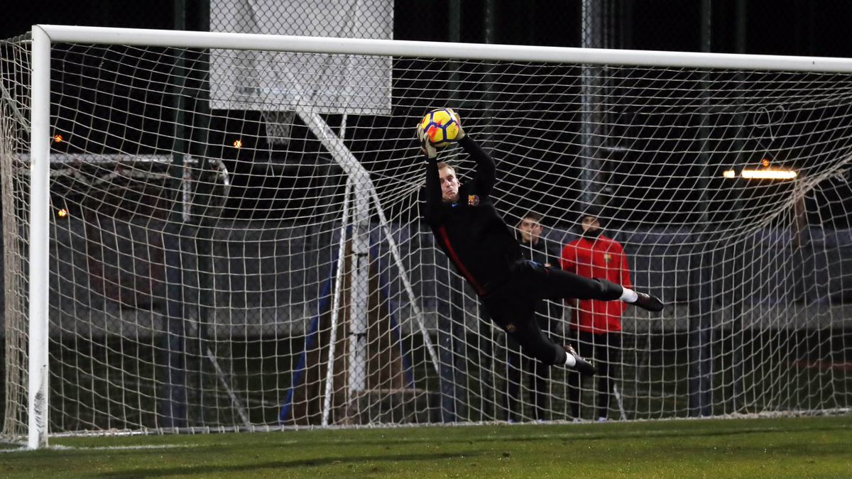 Barca phải tập trung sức lực cho trận đấu với Villarreal để duy trì khoảng cách với nhóm bám đuổi.