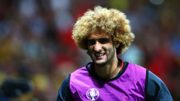 Marouane Fellaini với cái đầu xù vàng hoe. Ảnh: Internet.