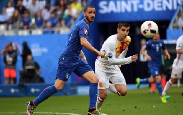 Morata (áo trắng) tại EURO 2016. Ảnh: Internet.