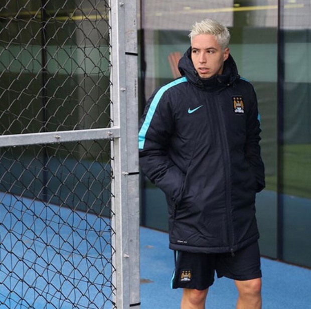 Nasri lạ lẫm với kiểu tóc mới.