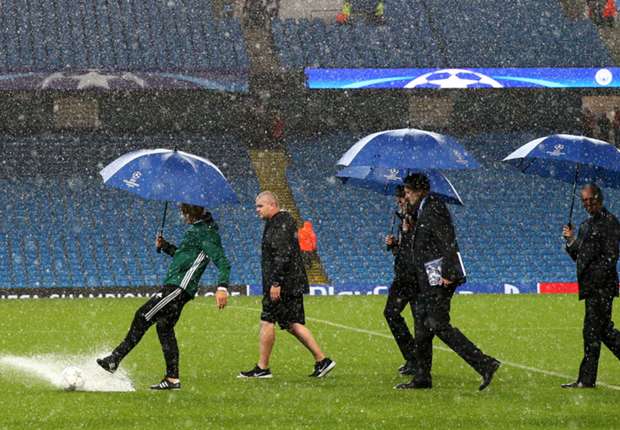 Cơn mưa lớn khiến trận Man City - Monchengladbach bị hoãn. Ảnh: Internet.
