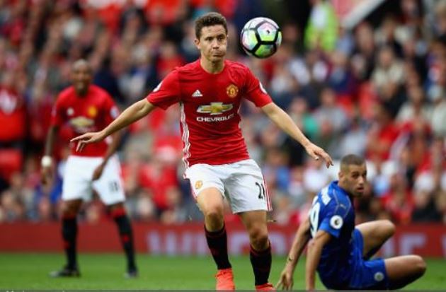 Herrera làm tốt nhiệm vụ của một tiền vệ chơi lùi. Ảnh: Internet.