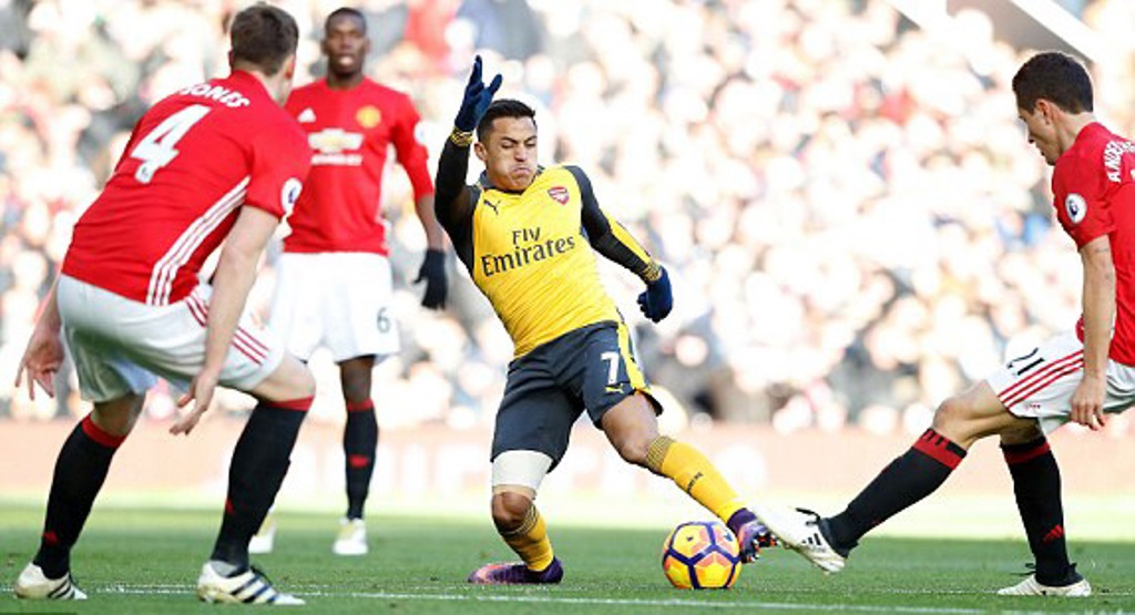 Sanchez không làm được nhiều trong hiệp 1. Ảnh: Goal.