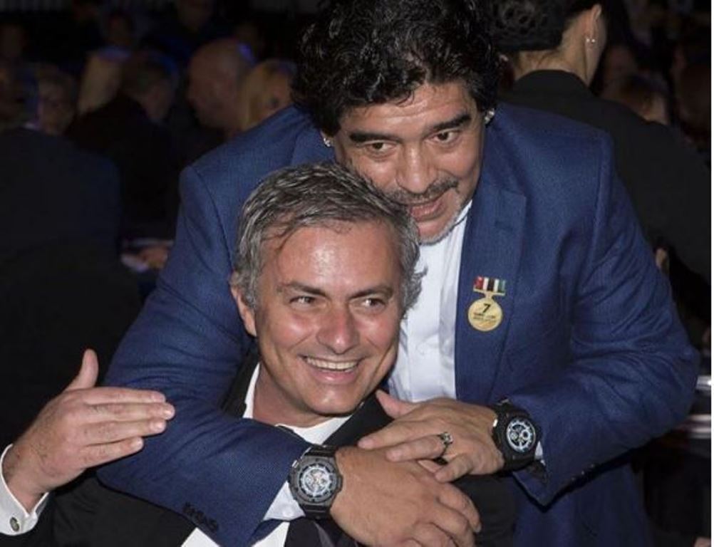 Maradona và Mourinho có mối quan hệ mật thiết. Ảnh: 101Greatgoals.