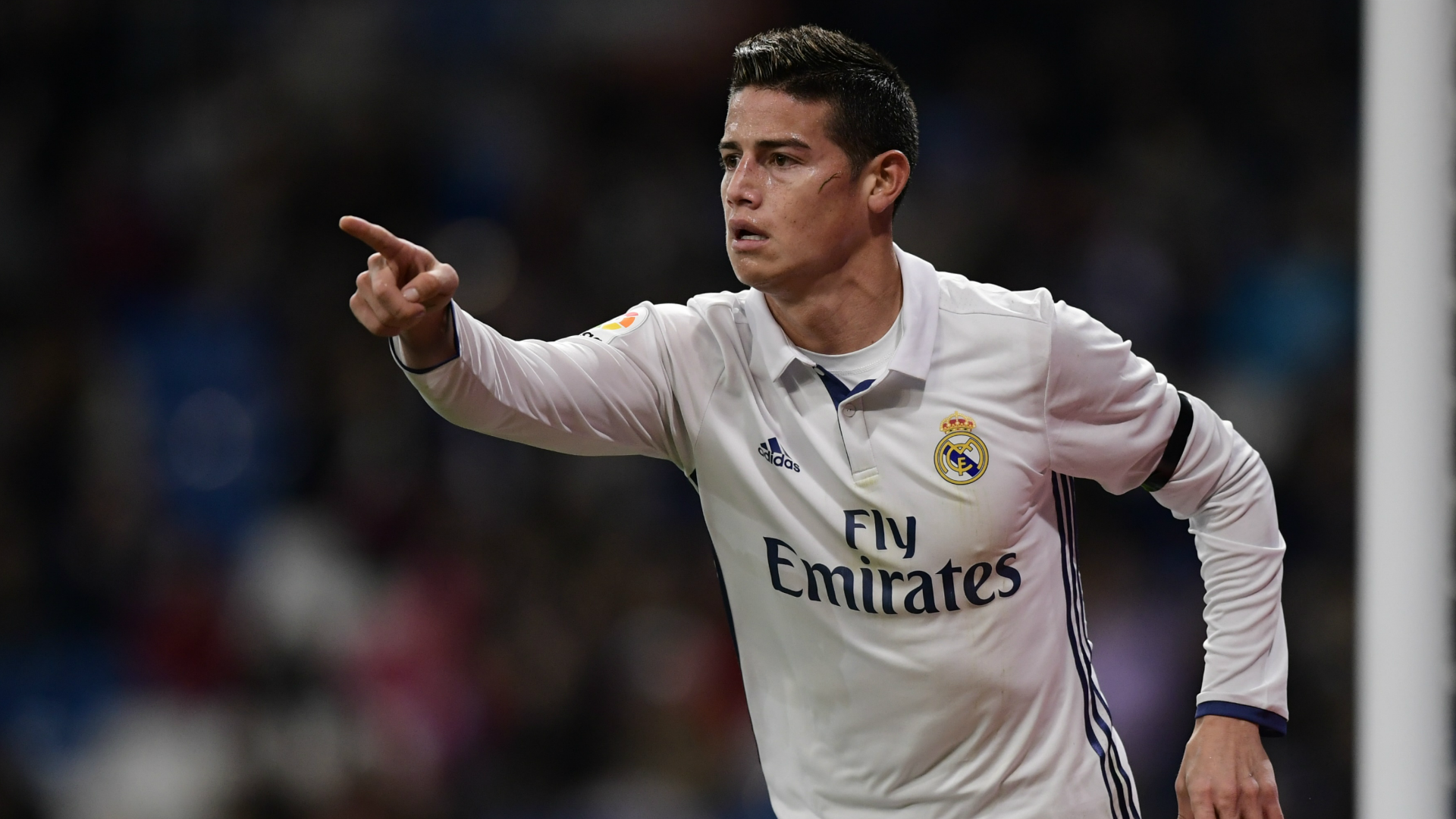 James Rodriguez trên đường đến Ngoại hạng Anh. Ảnh: Goal.