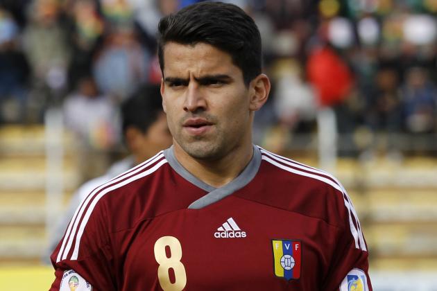 Tiền vệ Tomas Rincon của Genoa.
