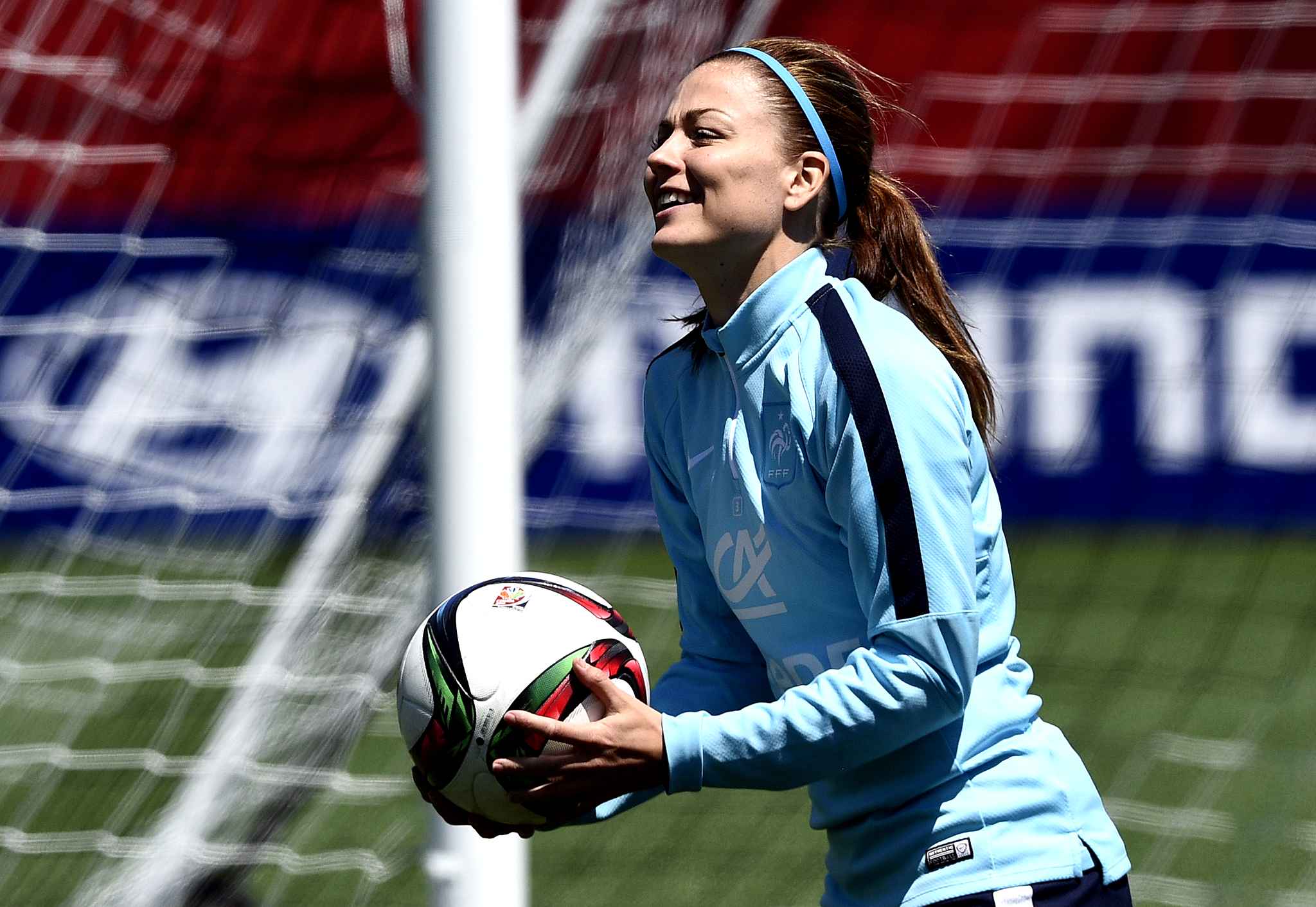 Laure Boulleau – Nữ cầu thủ xinh tươi của PSG