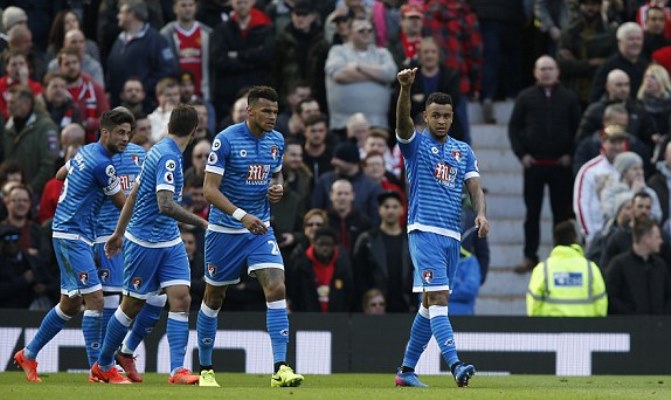 Joshua King và đồng đội ăn mừng khi đánh bại De Gea trên chấm 11m để đưa trận đấu về thế cân bằng.