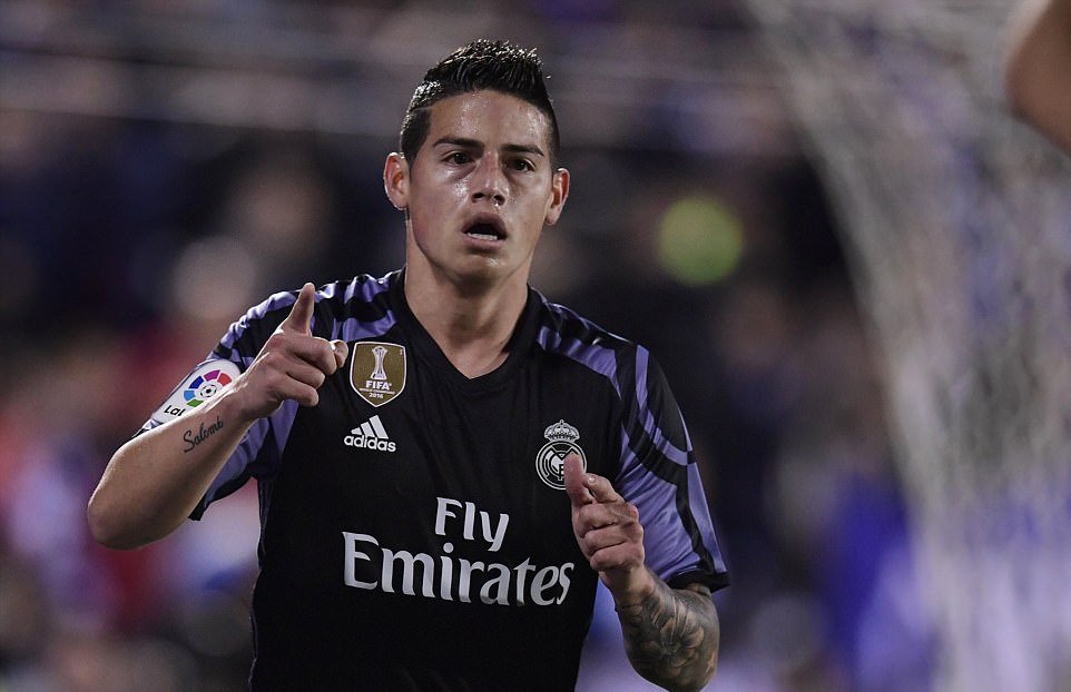 Rodriguez không khiến NHM phải thất vọng với bàn mở tỉ số cho Real ở phút 15.