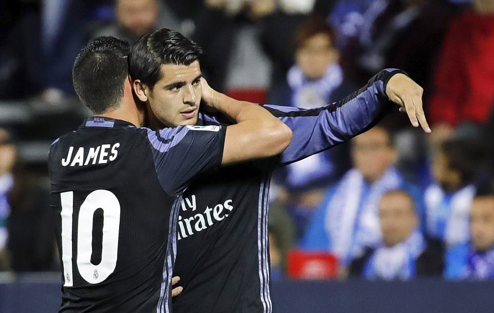 Phút 23, vẫn là Morata phá bẫy việt vị thoát xuống rồi dứt điểm hiểm hóc, không cho thủ thành Herrerin cơ hội nào để cản phá.