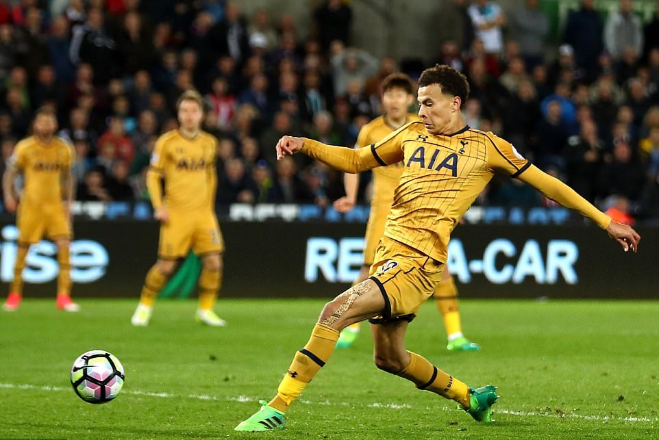Dele Alli ghi bàn phút 88 giúp Tottenham gỡ hòa.