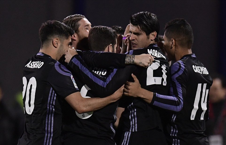 Sang hiệp 2, phút 48, Morata lại tỏa sáng giúp Real vươn lên dẫn 4-2.