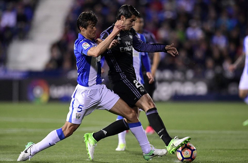 Morata là người hùng của Real với hat-trick.