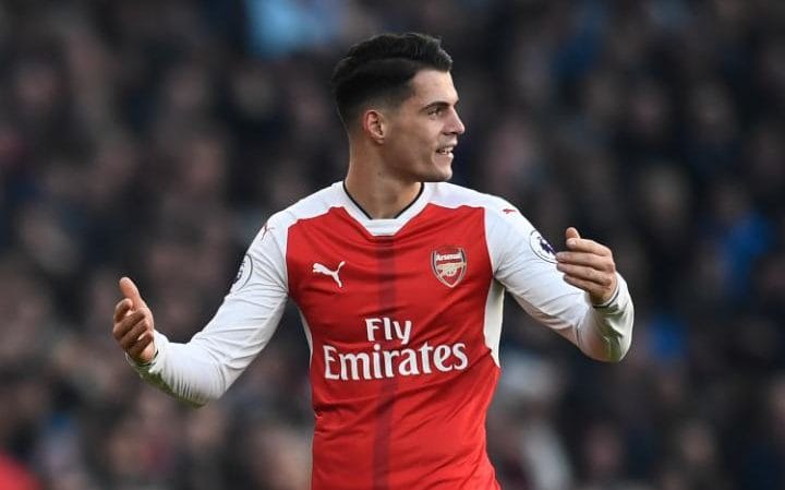 Cầu thủ chuyền bóng nhiều nhất: Granit Xhaka (120)