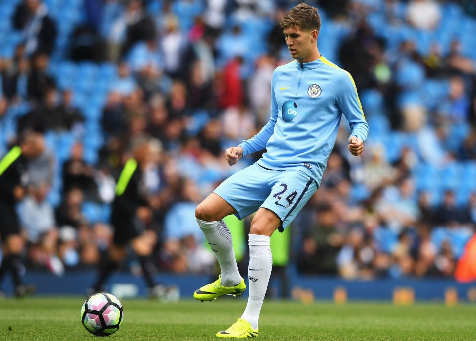 9. John Stones (Man City): Tỉ lệ 93.6%