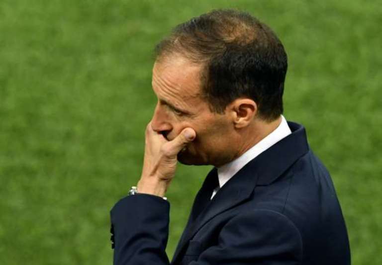 Max Allegri khó thể nuốt trôi thất bại.