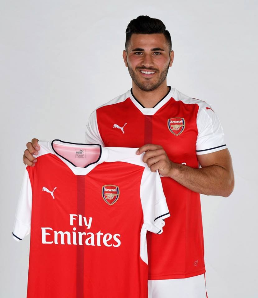 Kolasinac rạng ngời khoe áo đấu Pháo thủ - Bóng Đá