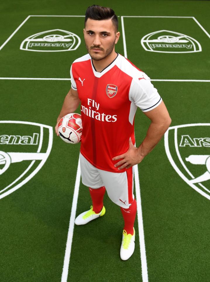 Kolasinac rạng ngời khoe áo đấu Pháo thủ - Bóng Đá