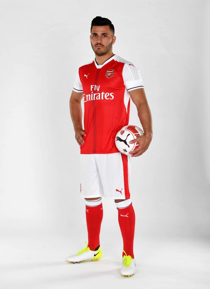 Kolasinac rạng ngời khoe áo đấu Pháo thủ - Bóng Đá