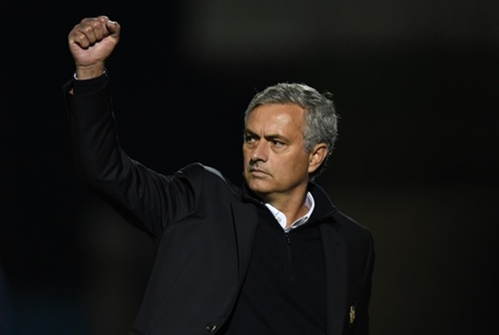 Tháng Chín 2016, Northampton 1-3 United. "Chúng tôi đã có một tuần tồi tệ. Tôi đã phải nghe rất nhiều lời chỉ trích và họ cứ như là những “Einstein” vậy. Tôi biết họ cố gắng phủ nhận 16 năm thành công trong sự nghiệp của tôi, họ cố gắng xóa bỏ lịch sử rằng Manchester United là một CLB vĩ đại và chỉ tập trung chĩa mũi dùi vào chuỗi trận đáng buồn vừa qua. Nhưng đây là thế giới bóng đá hiện đại mà, xung quanh bạn toàn những Einstein."