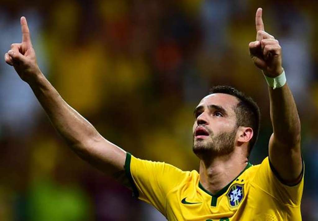 Tiền vệ trung tâm: Renato Augusto