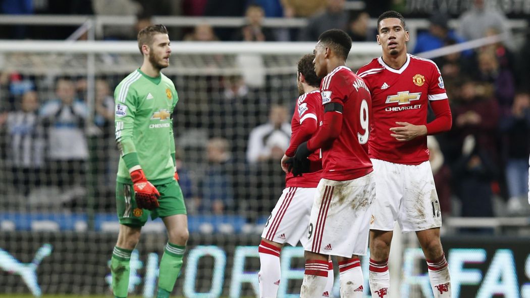 Tottenham muốn có Martial và Smalling.
