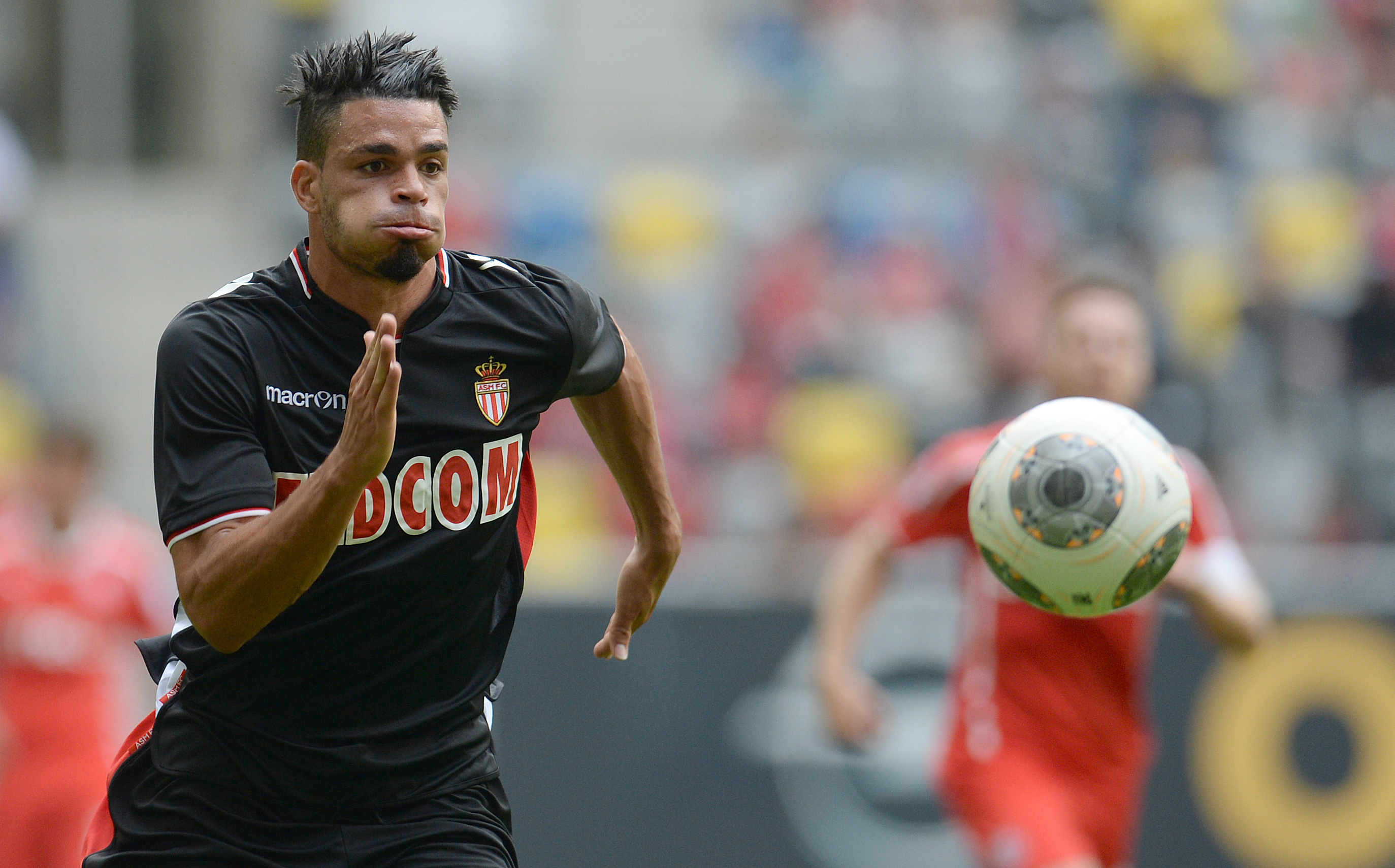 Tiền đạo: Emmanuel Riviere - Osasuna mượn từ Newcastle