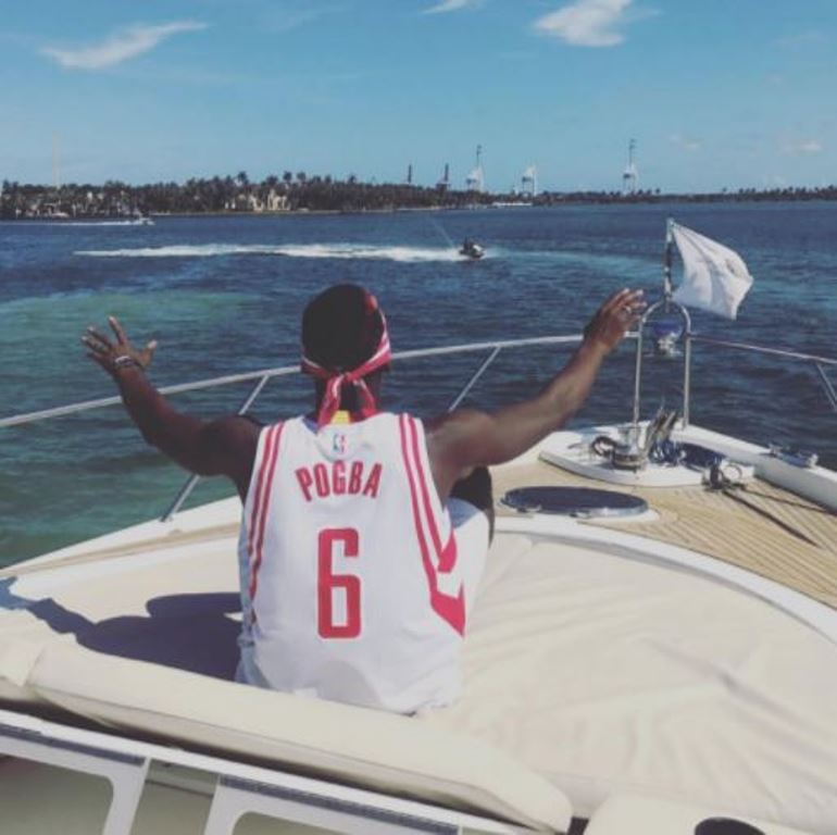 Pogba 'tung tăng' trên biển Colombia.